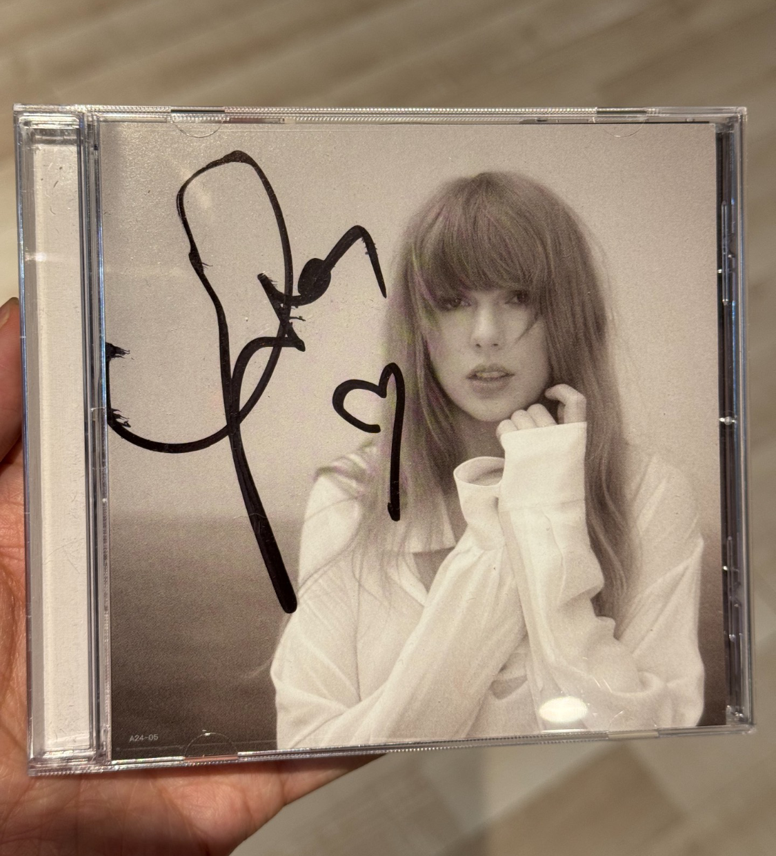 taylor swift ttpd CD直筆サイン ハート付き Taylor Swift – The Tortured Poets Department Signed CD US Heart