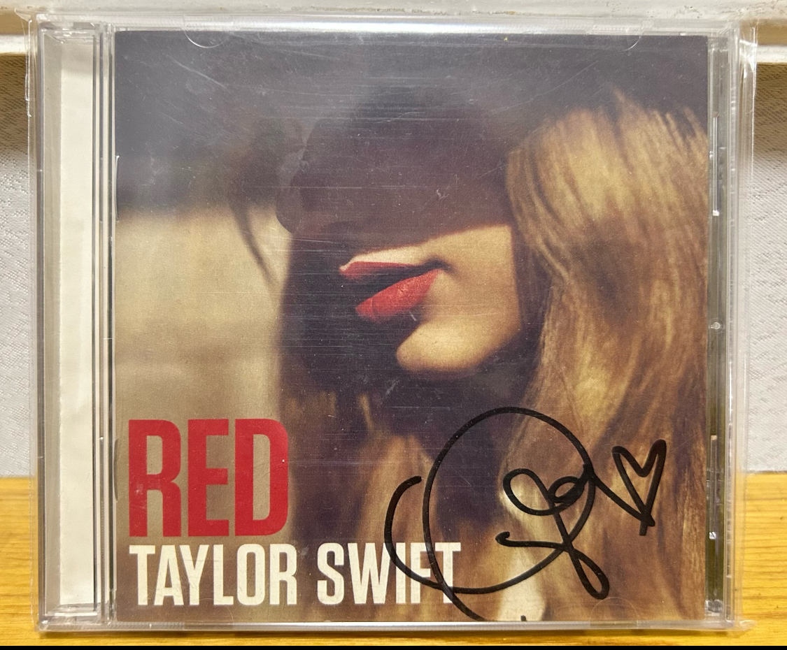 Red — Original (2012) & Taylor's Version (2021) – URVC