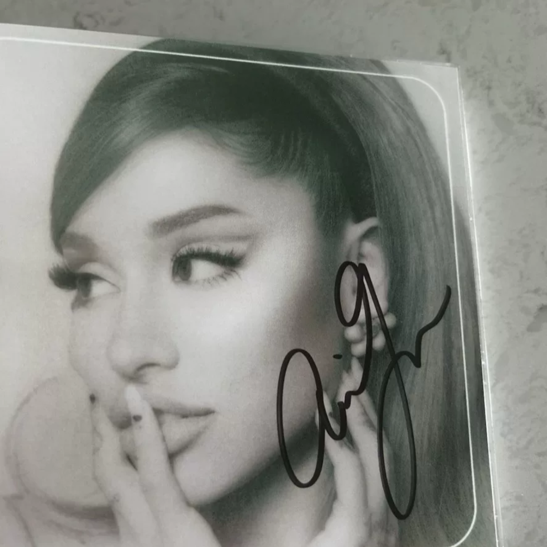 Signature Ariana Grande - Positions (CD, Album) (Mint (M))