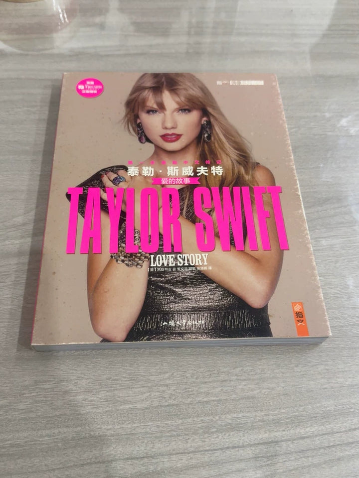 Taylor Swift – Love Story – 2013 Chinese Photo Book with Two Postcards