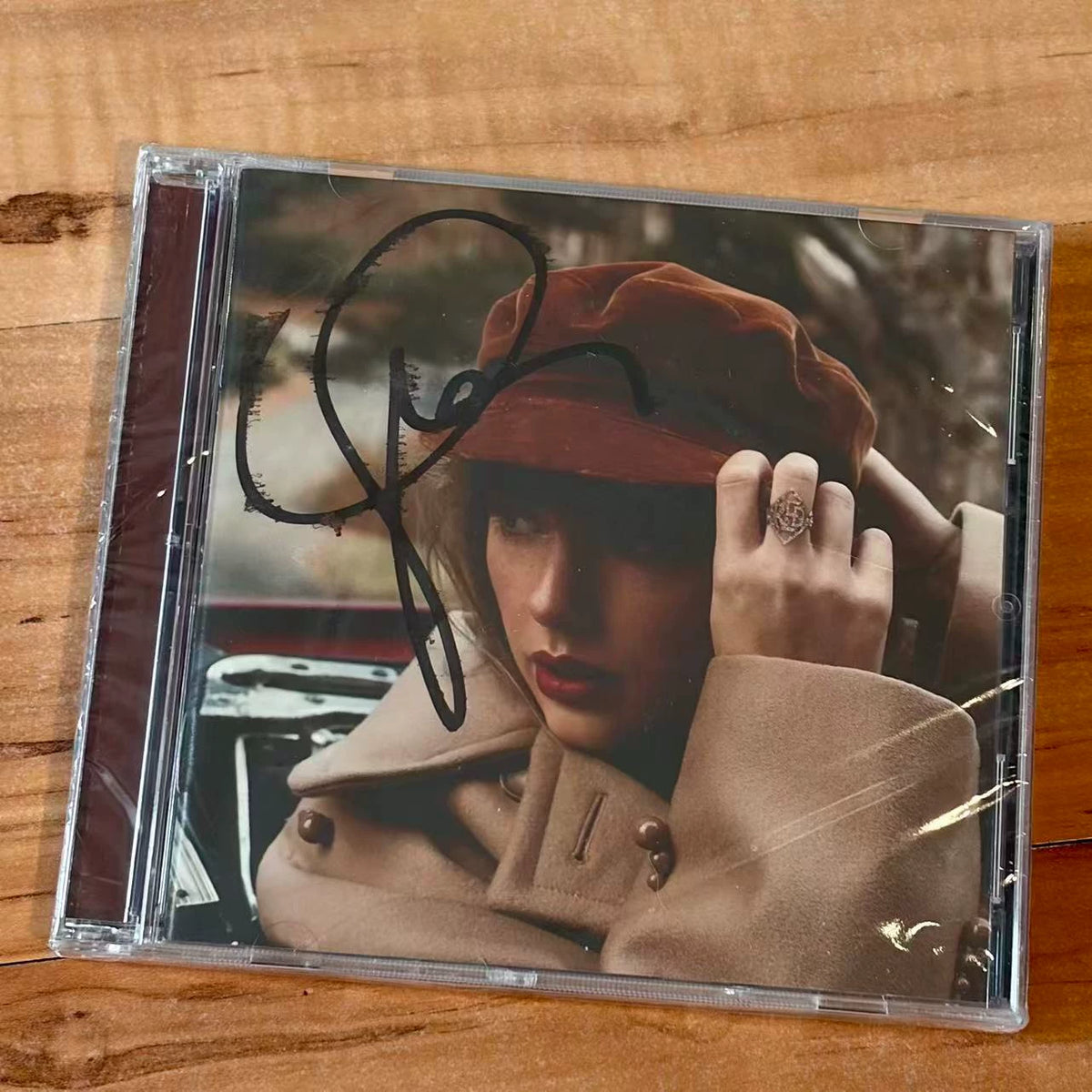Taylor Swift – Red (Taylor’s Version) – Signed CD, Cracked Case – actual item photograph 1