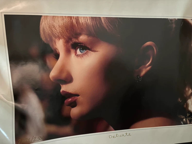 Taylor Swift – Delicate Numbered Poster – actual product photo 1