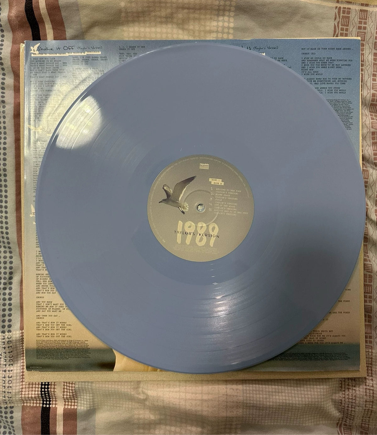 Taylor Swift – 1989 (Taylor’s Version) – Blue 2LP – actual item photograph 3