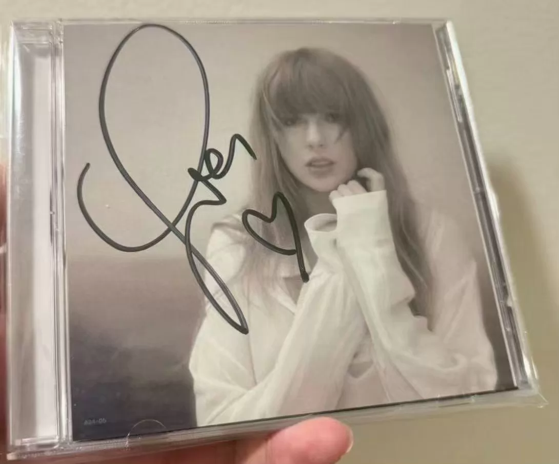 Taylor Swift – The Tortured Poets Department Signed CD with Heart Signature — front view