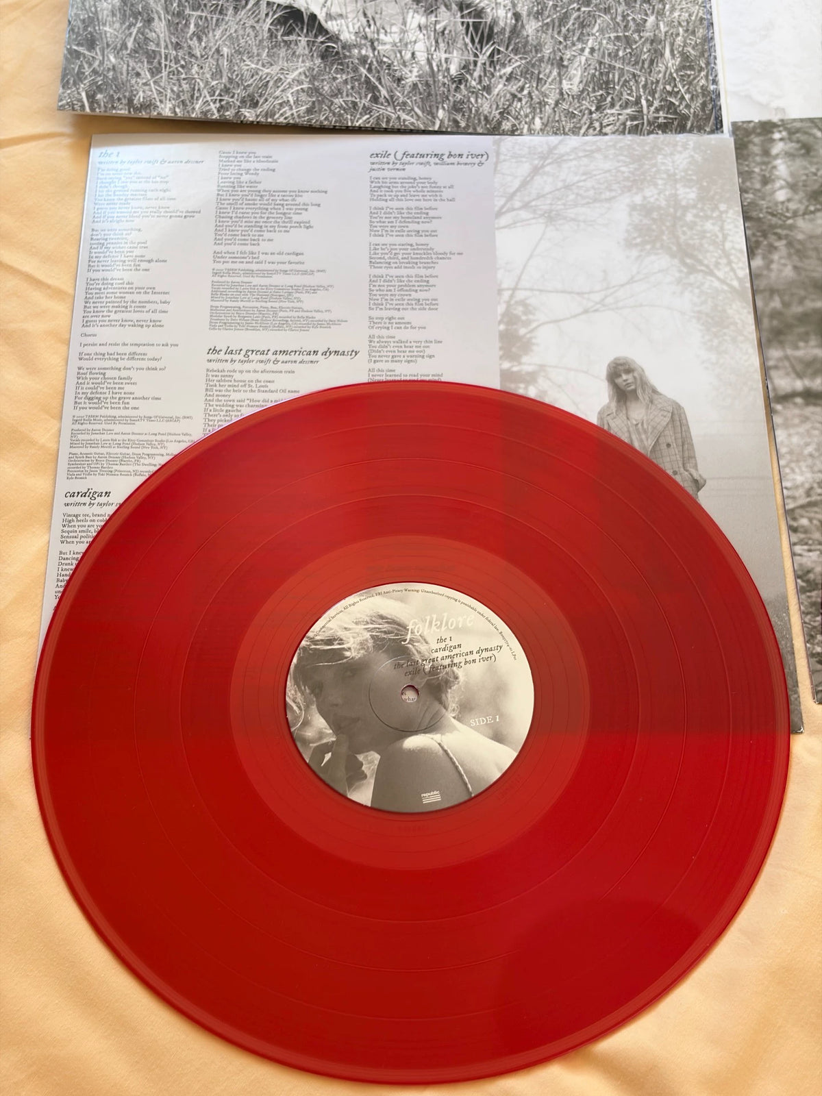 Taylor Swift – Folklore – Target Meet Me Behind The Mall Red 2LP