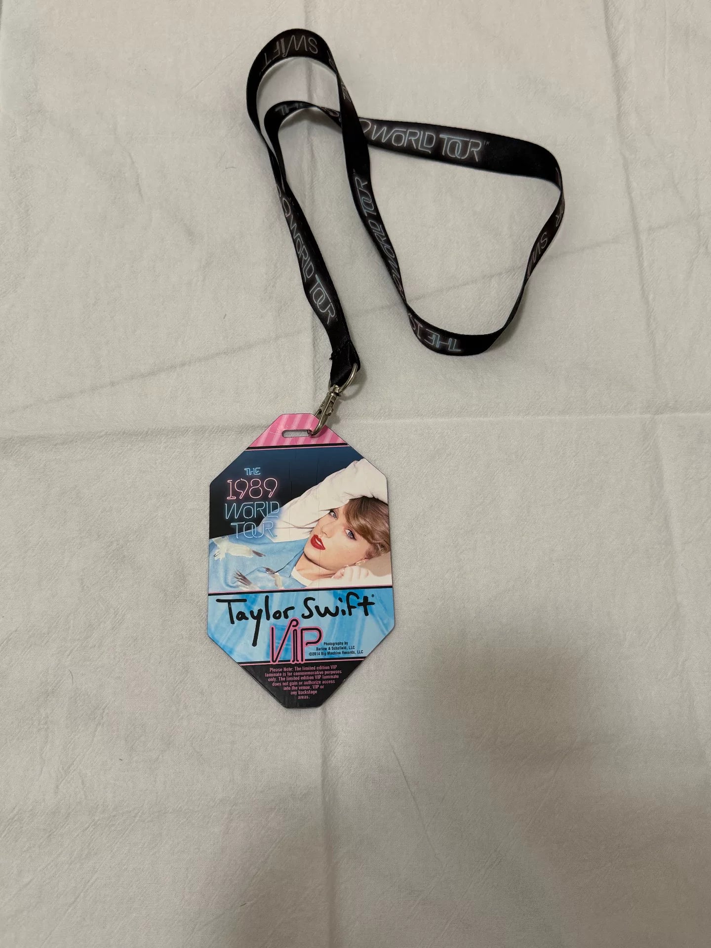 Taylor Swift – 1989 Tour VIP Holographic Pass Set