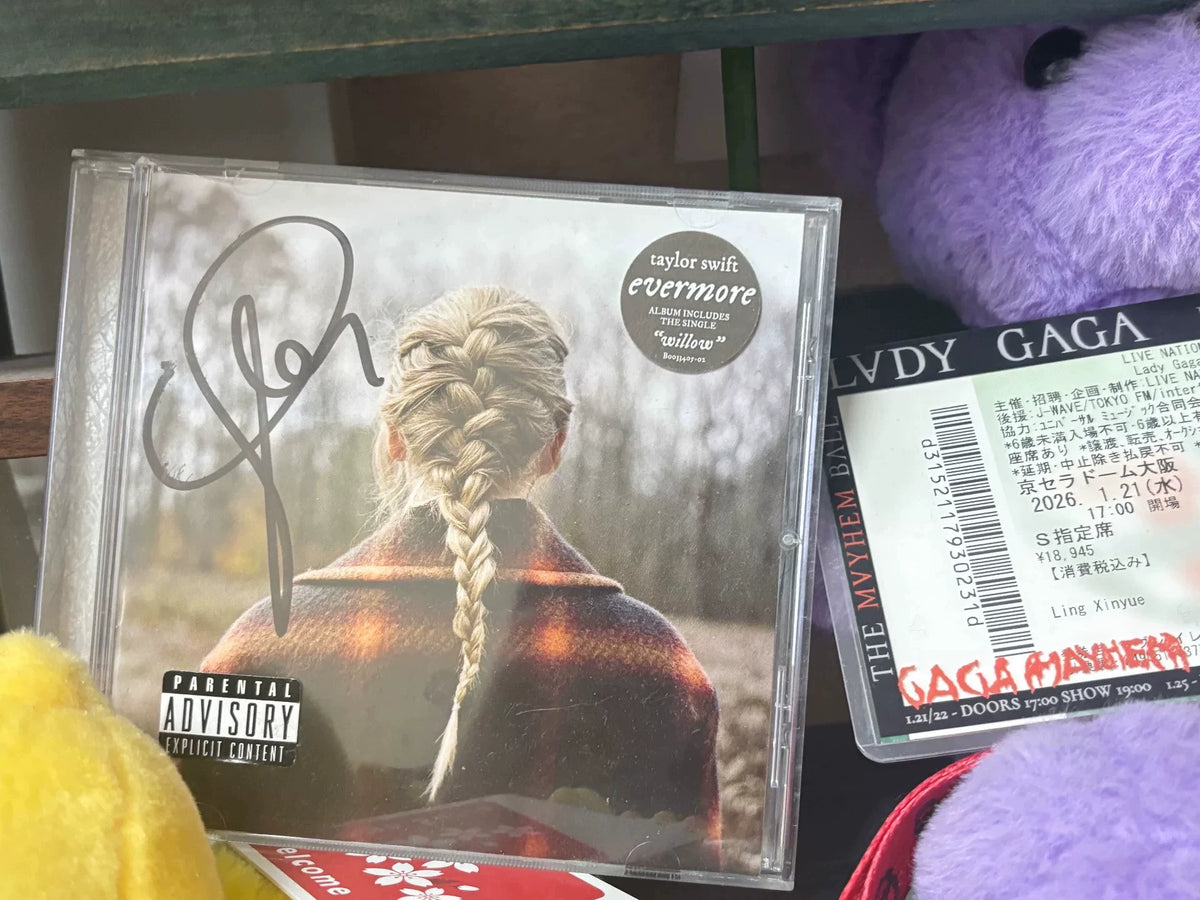 Taylor Swift – Evermore – Signed CD – actual item photograph 1