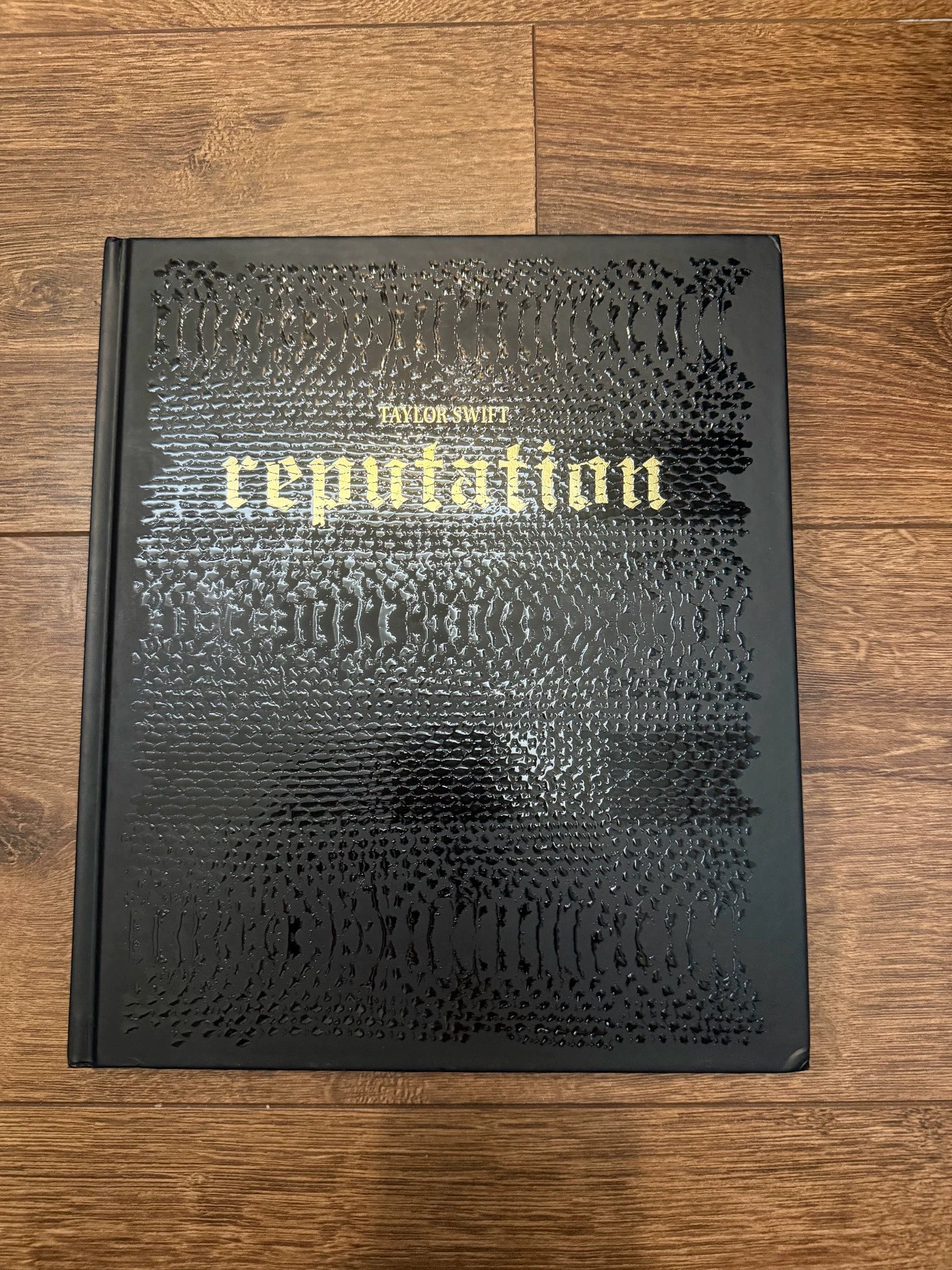 Taylor Swift – reputation Stadium Tour VIP Book — front view