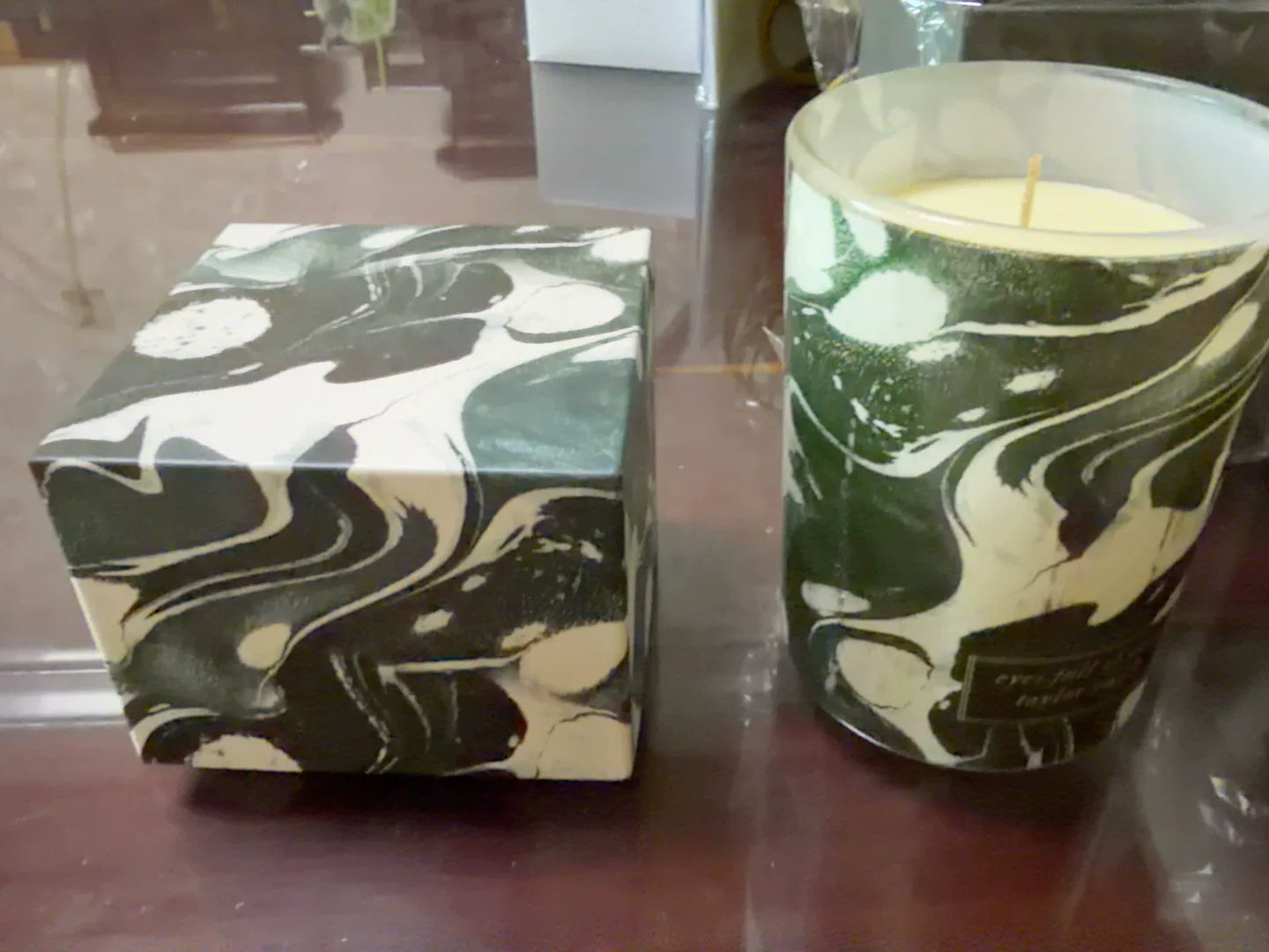 Taylor Swift – Eyes Full of Stars Scented Candle — detail 2