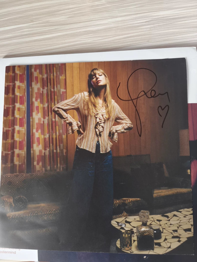 Taylor Swift – Midnights Blood Moon Heart-Signed Card — main view