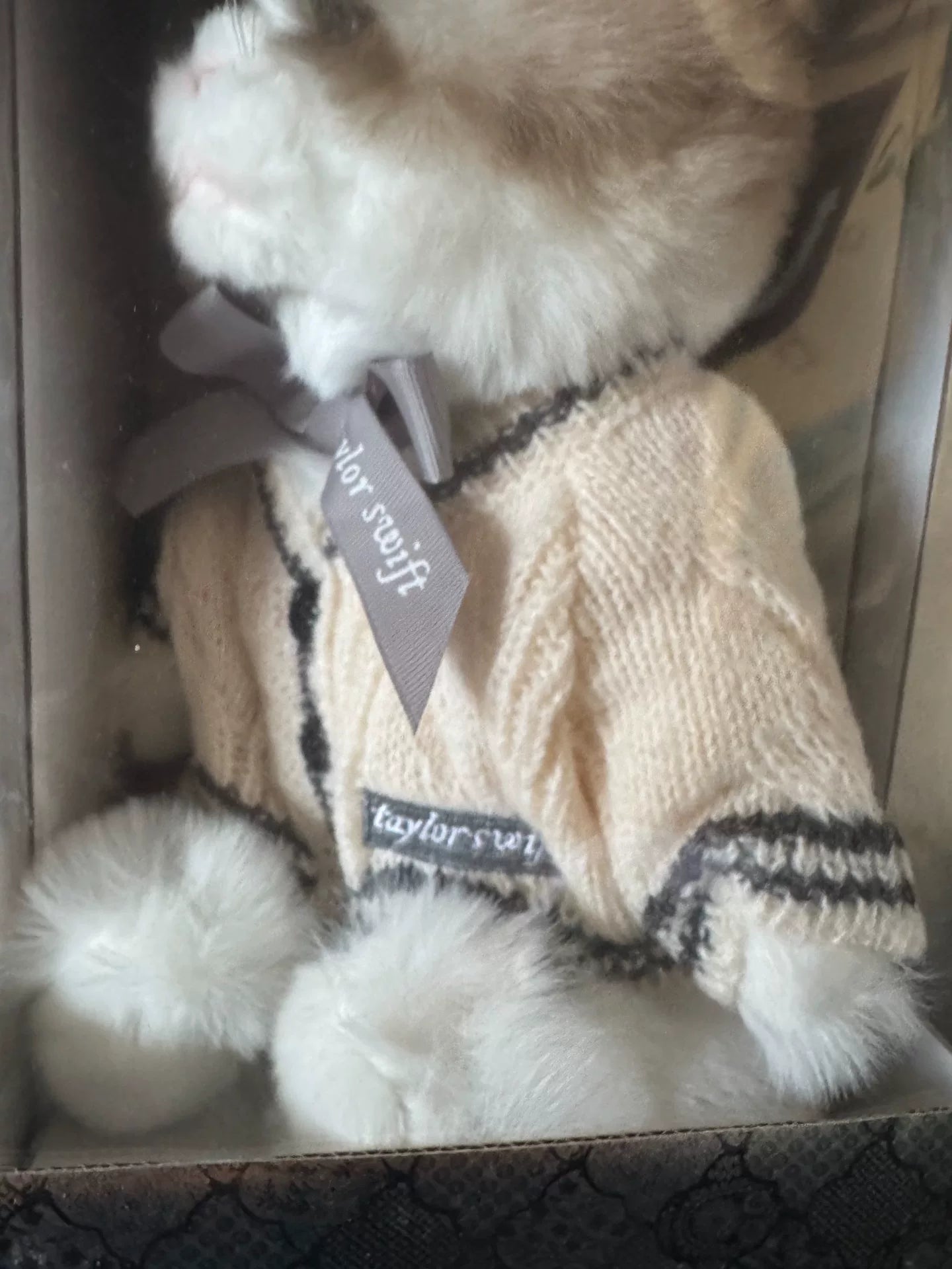Taylor Swift – Folklore Cat Plush Doll — detail 3