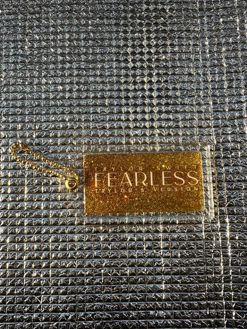 Taylor Swift – Fearless Gold Glitter Keychain – photo 1