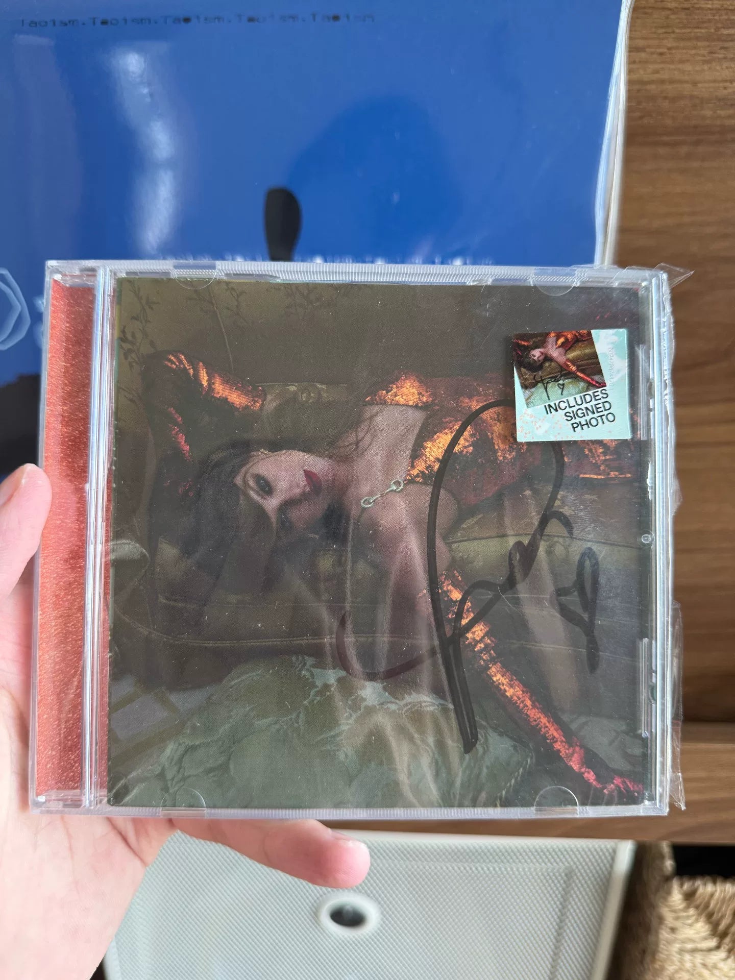 Taylor Swift – The Life of a Showgirl Signed CD (Version 2, Heart Signature)