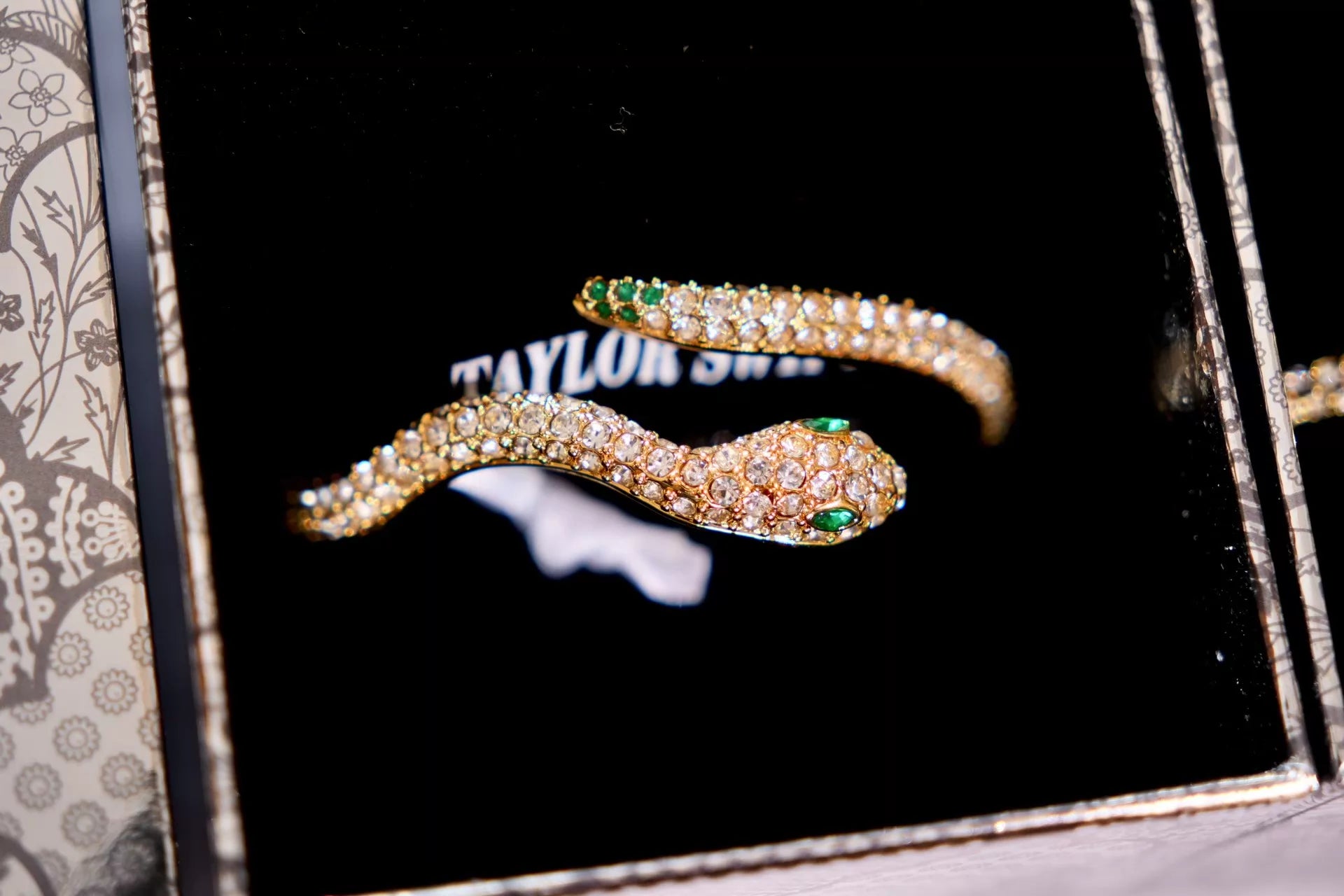 Taylor Swift – Reputation Snake Bracelet – Official Merchandise — product detail 4