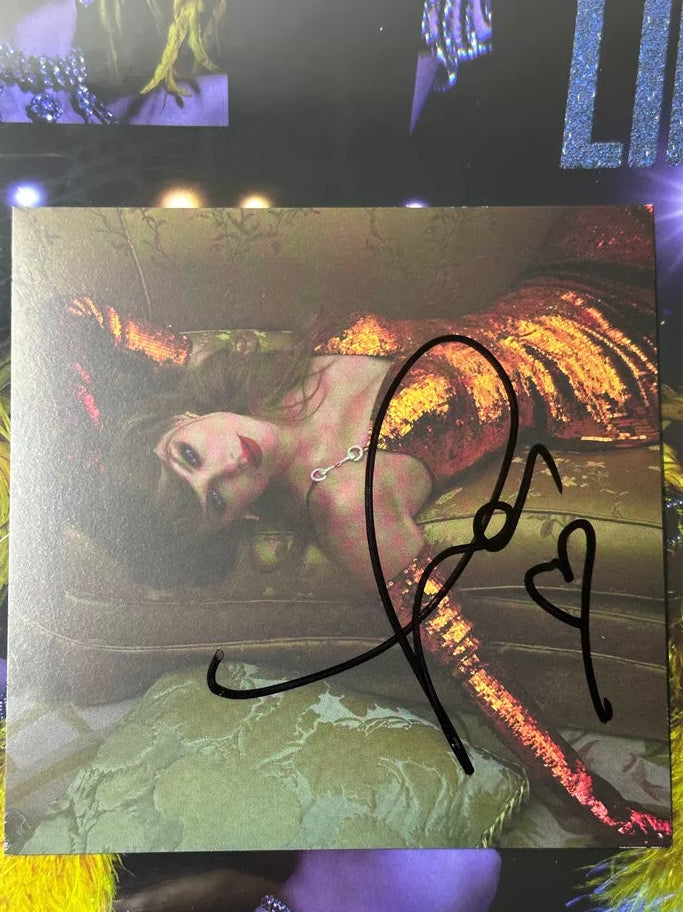 Taylor Swift – The Life of a Showgirl Version 2 Heart-Signed CD