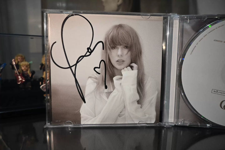 Taylor Swift – The Tortured Poets Department, US Signed Heart CD