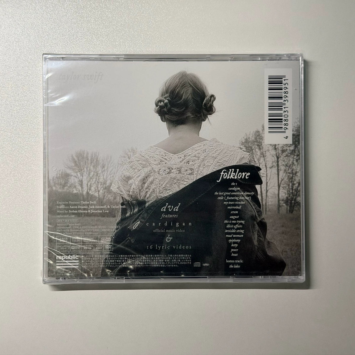 Taylor Swift – Folklore – Japanese Deluxe CD + DVD – actual item photograph 2