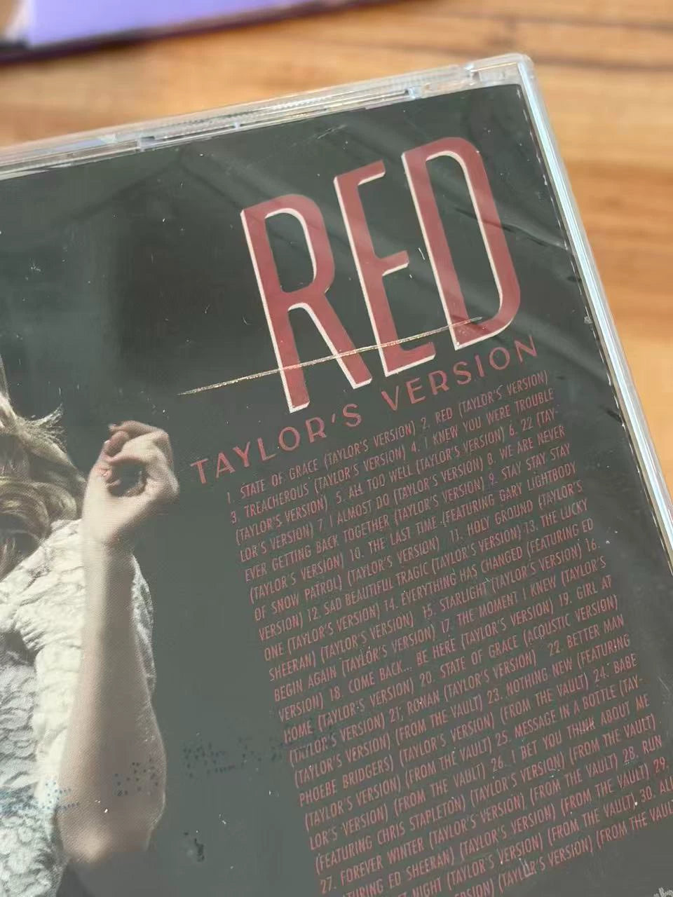 Taylor Swift – Red (Taylor’s Version) – Signed CD, Cracked Case – actual item photograph 3