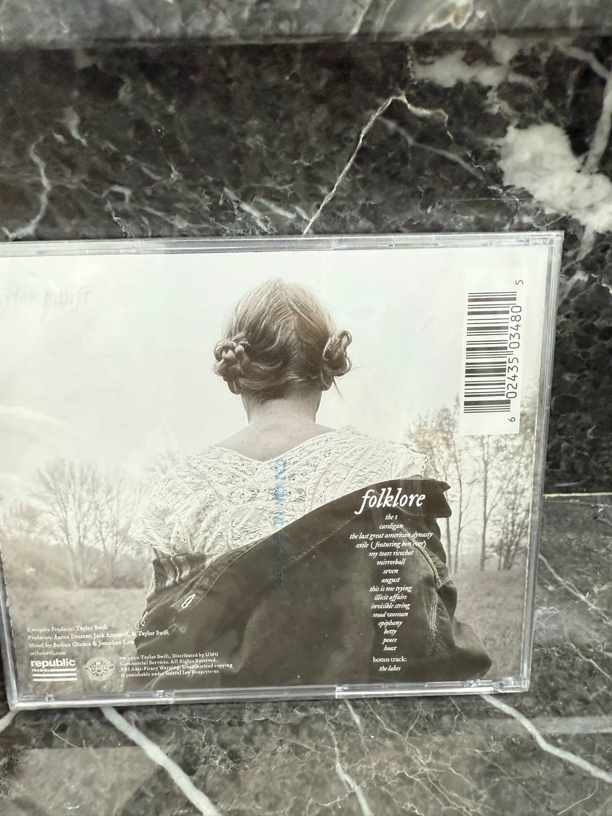 Taylor Swift – Folklore – Signed CD – actual item photograph 3
