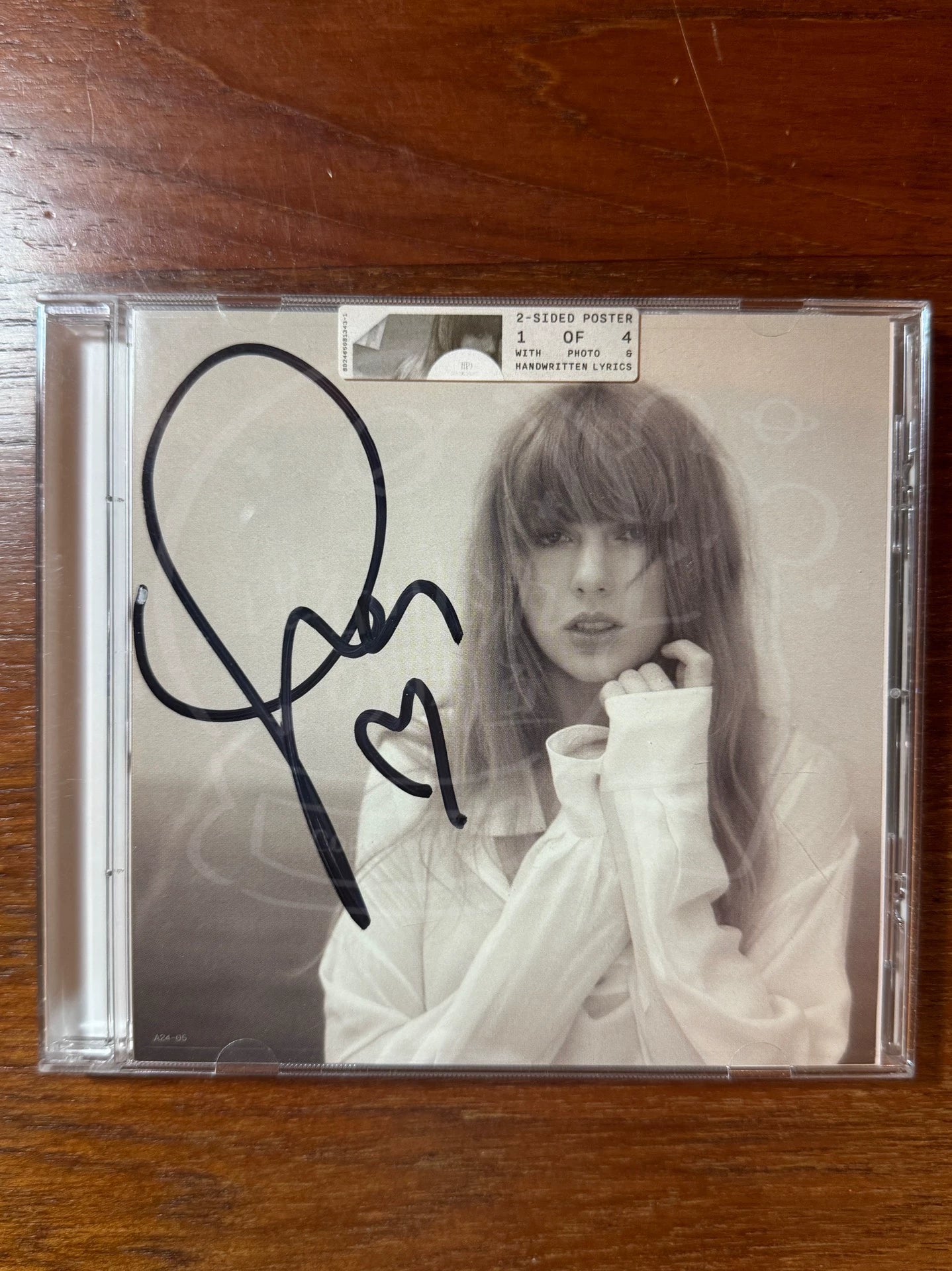 Taylor Swift – The Tortured Poets Department Signed CD with Heart Signature — product detail 2
