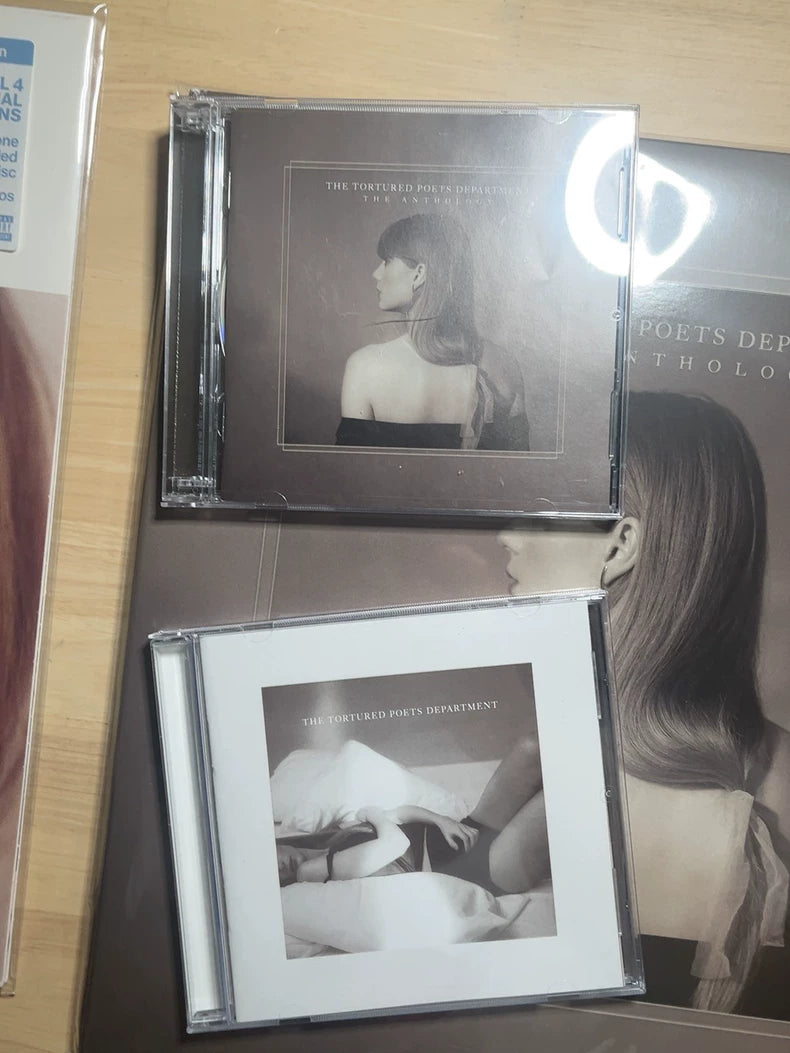 Taylor Swift – Vinyl & CD Collector Bundle