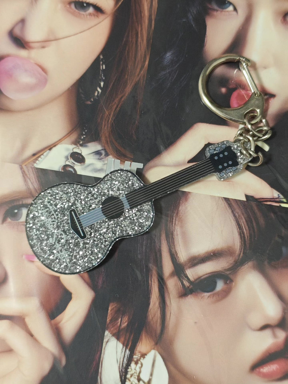 Taylor Swift – Glitter Guitar Keychain – Replacement Clasp