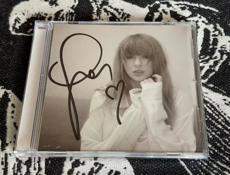 Taylor Swift – The Tortured Poets Department US First-Batch Signed Heart Art Card – actual product photo 2