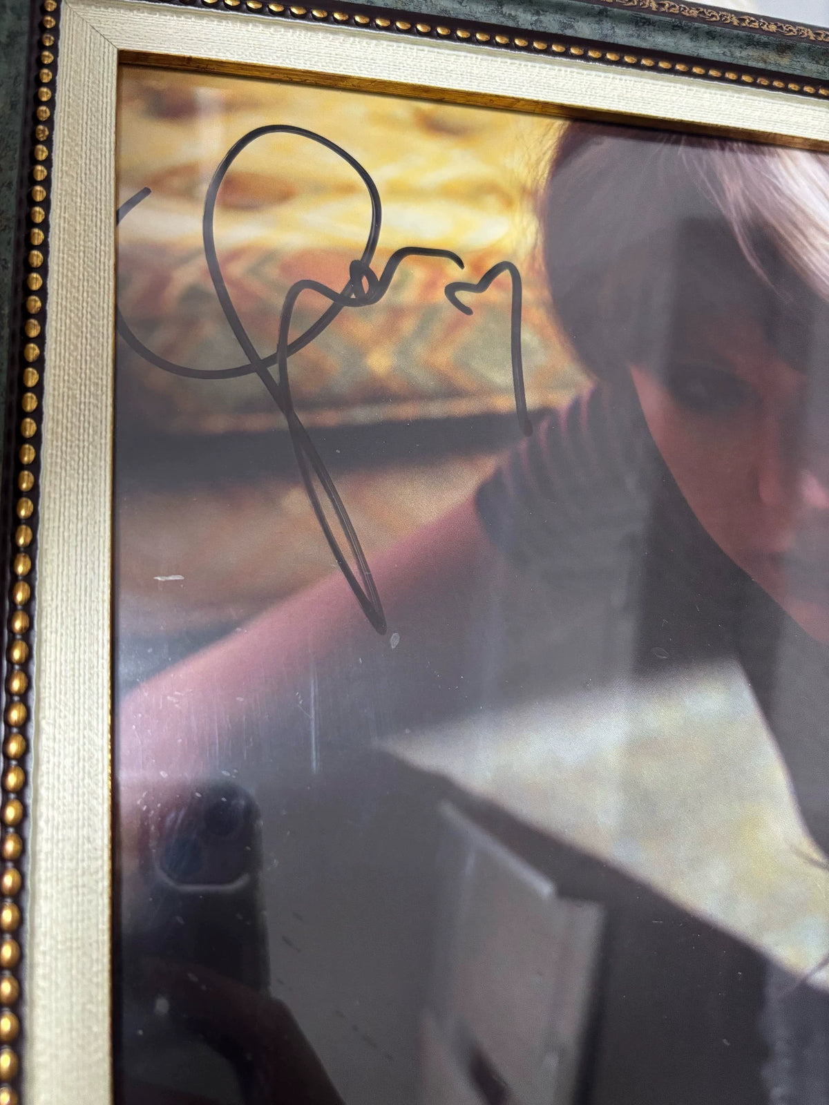 Taylor Swift – Midnights – Mahogany Vinyl with Framed Signed Heart Card – actual item photograph 3