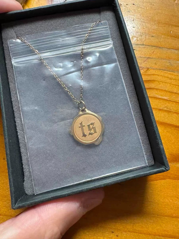 Taylor Swift – Reputation 13 Wax-Seal Necklace