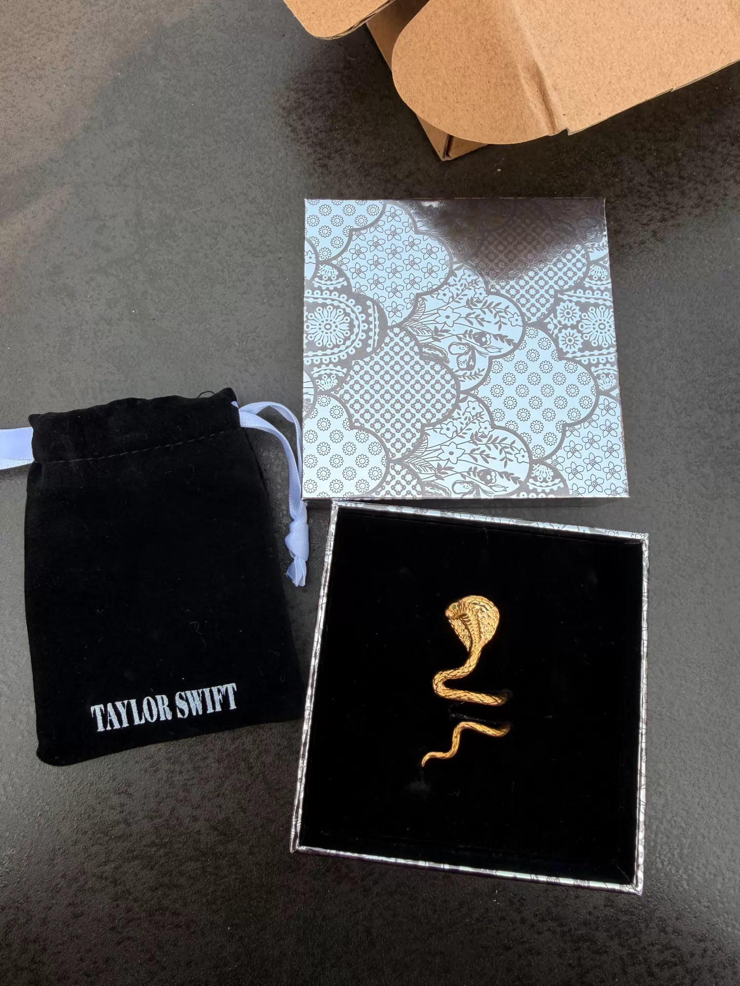 Taylor Swift – Reputation Green-Eyed Snake Ear Cuff — front view