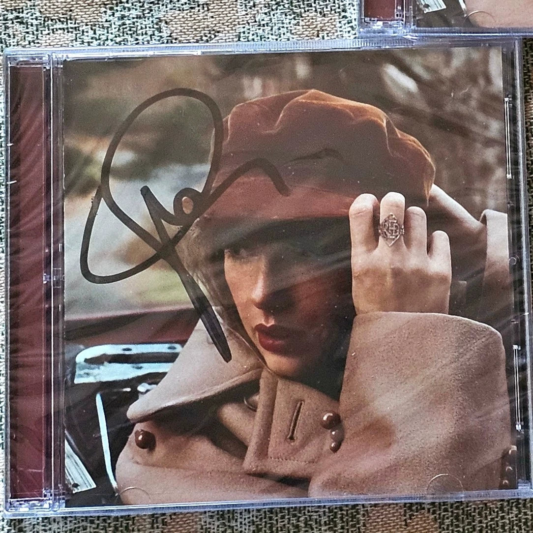 Taylor Swift – Red (Taylor’s Version) – Signed CD – actual item photograph 1