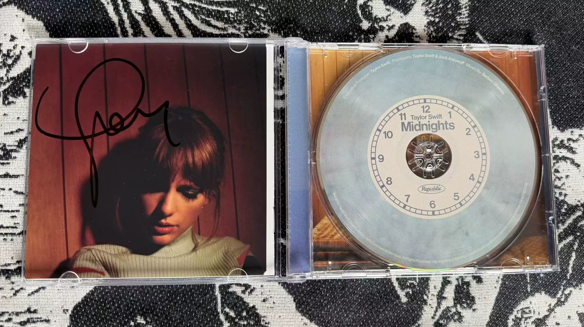 Taylor Swift – Midnights Signed Moonstone Blue CD