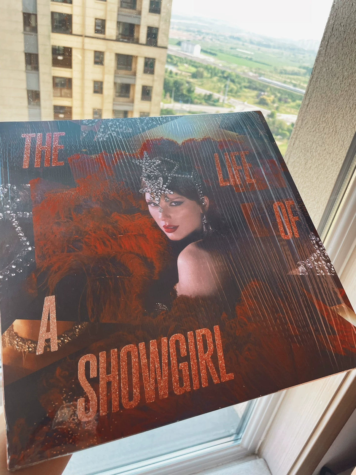 Taylor Swift – The Life of a Showgirl, Red Splatter Vinyl (LP) – photo 1
