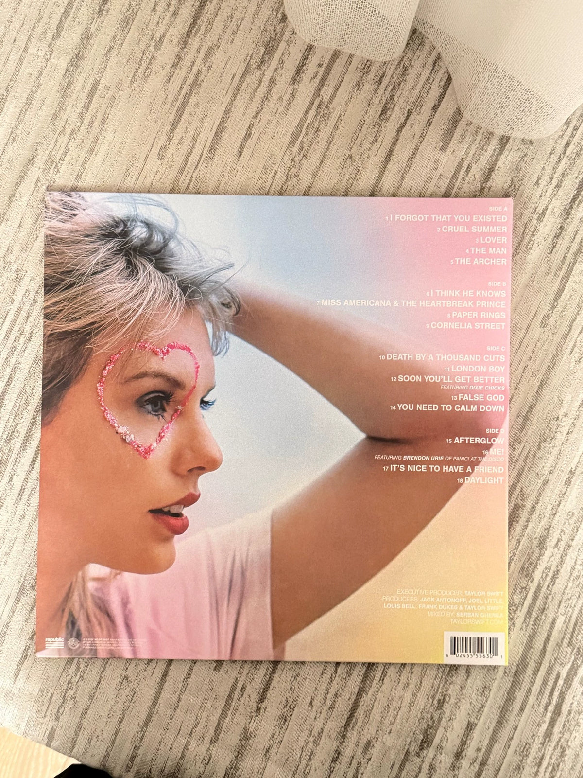 Taylor Swift – Lover – Urban Outfitters Black Vinyl 2LP – actual item photograph 2