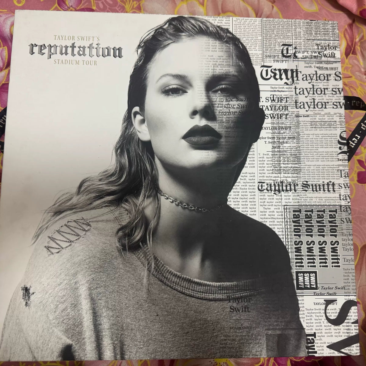 Taylor Swift – Reputation Stadium Tour – Japanese VIP Box – actual item photograph 1