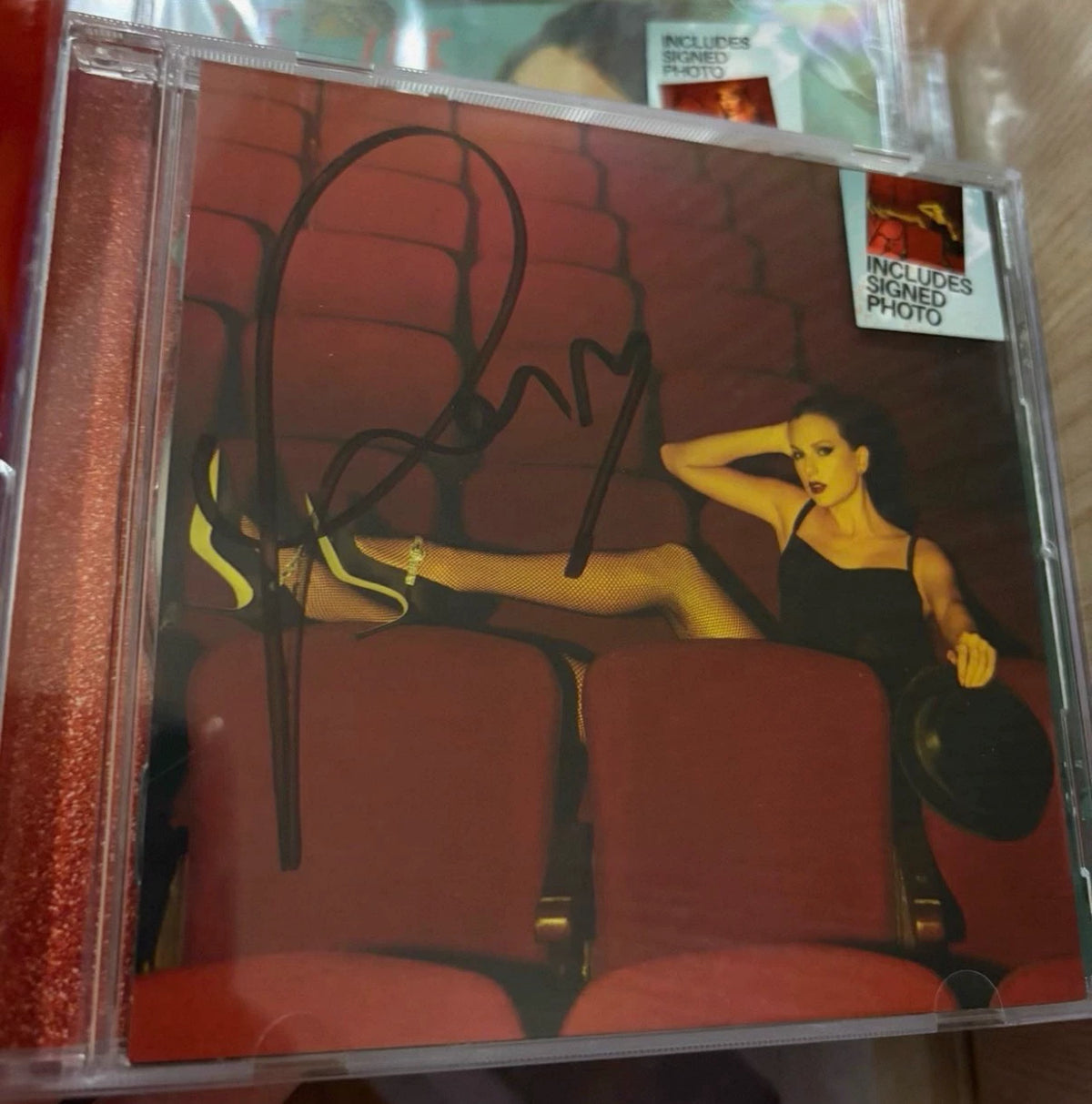 Taylor Swift – The Life of a Showgirl — Signed Photo CD, Cover 2 — actual item photo 1