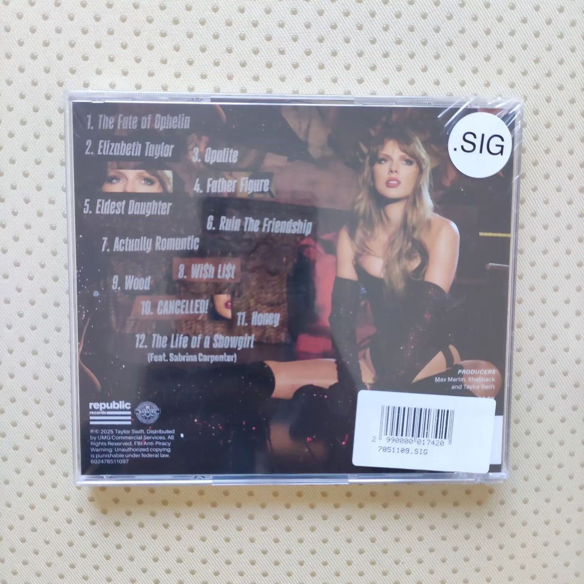 Taylor Swift – The Life of a Showgirl – UK Signed CD Edition, Cracked Case – actual item photograph 2