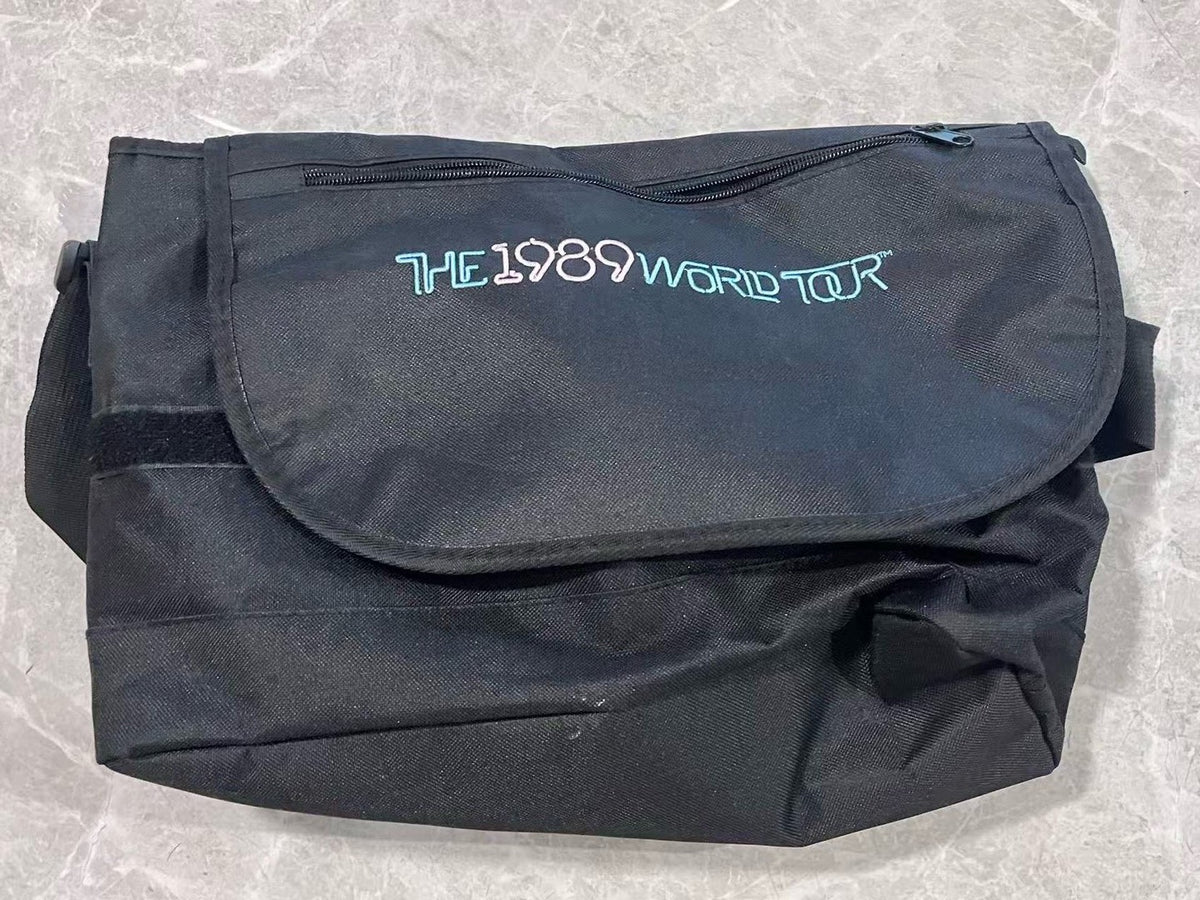 Taylor Swift – The 1989 World Tour – Three-Piece Merchandise Set