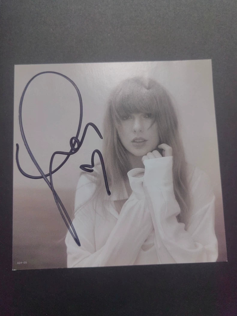 Taylor Swift – The Tortured Poets Department – Signed Heart Art Card + CD – Damaged Case