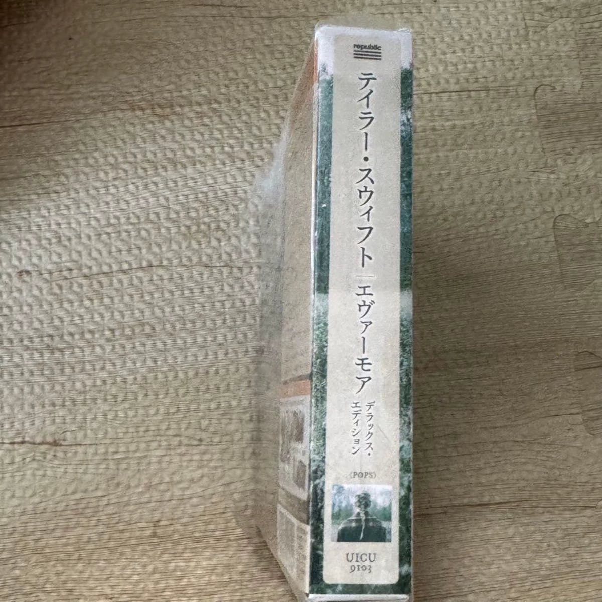Taylor Swift – Evermore – Japanese First-Press CD, Damaged Wrapping & Case – actual item photograph 3