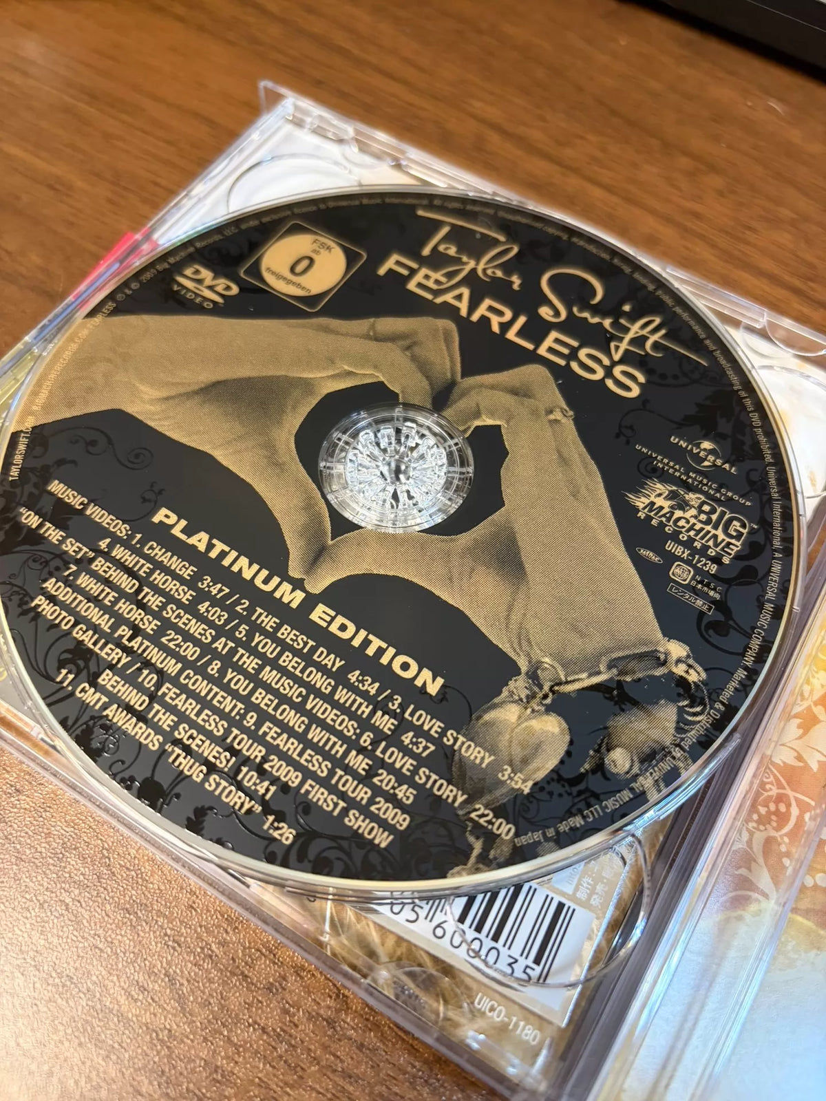 Taylor Swift – Fearless Platinum Edition, Japanese CD + DVD – actual item photograph 7