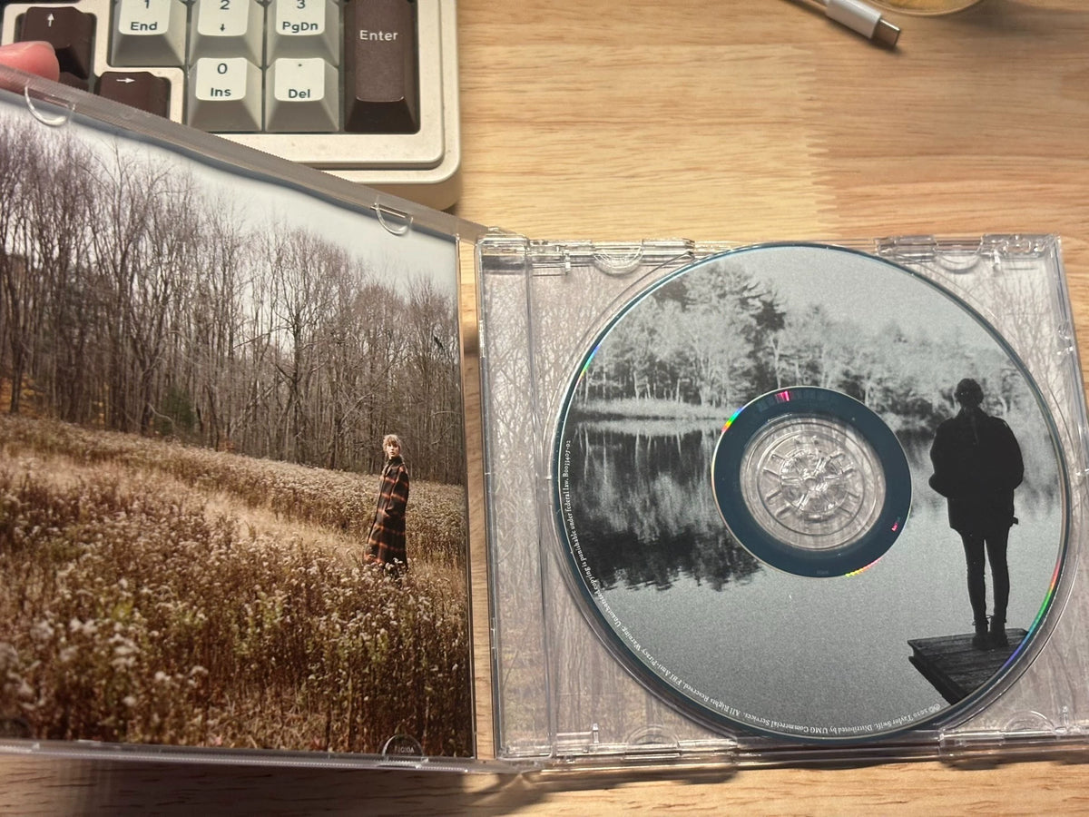 Taylor Swift – Evermore, Seller-Listed Signed CD – photo 3