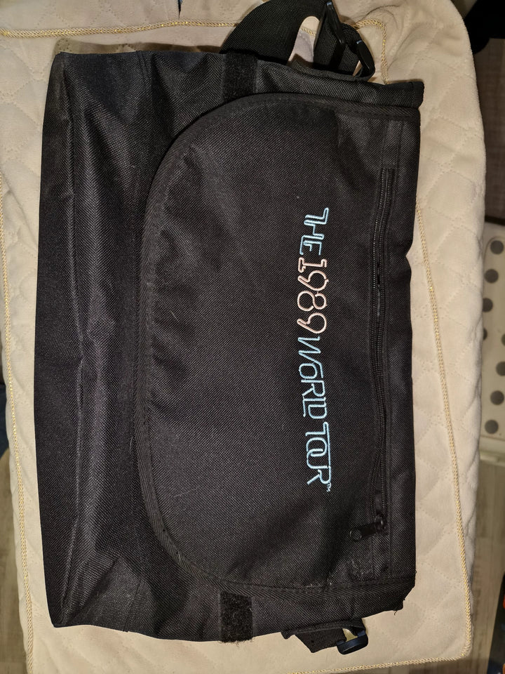 Taylor Swift – 1989 World Tour — Black Shoulder Bag and Lanyard