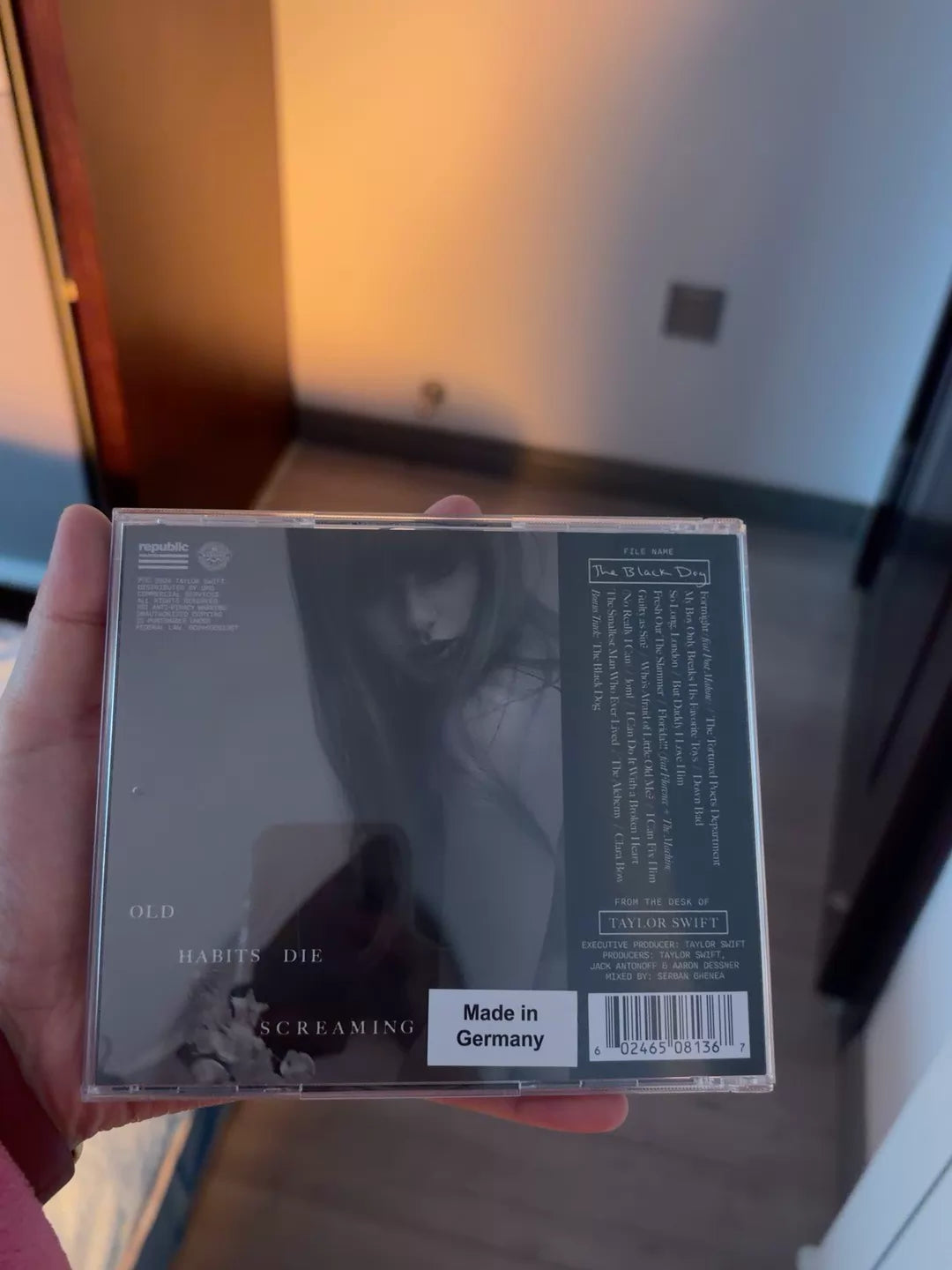 Taylor Swift – The Tortured Poets Department: The Black Dog CD — product detail 2