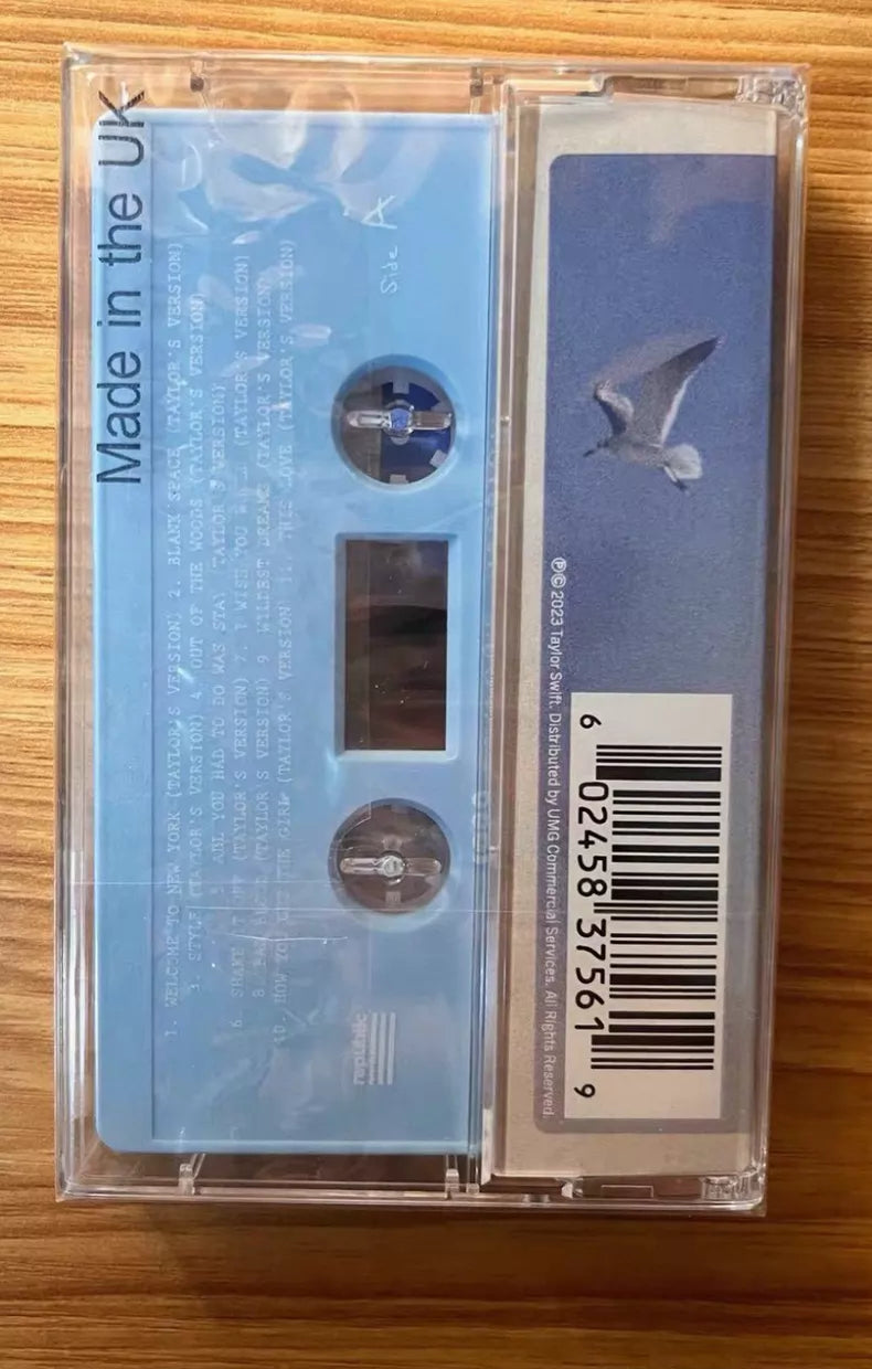 Taylor Swift – 1989 (Taylor’s Version) Blue and Pink Cassette — detail 2