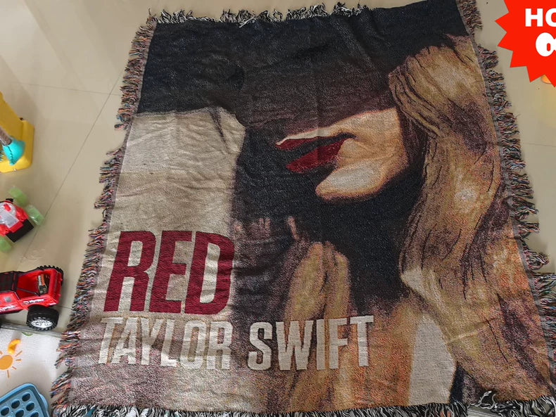 Taylor Swift – RED Blanket (Pre-Owned) – actual product photo 1