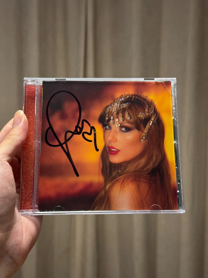 Taylor Swift – The Life of a Showgirl – Signed CD – Version 1