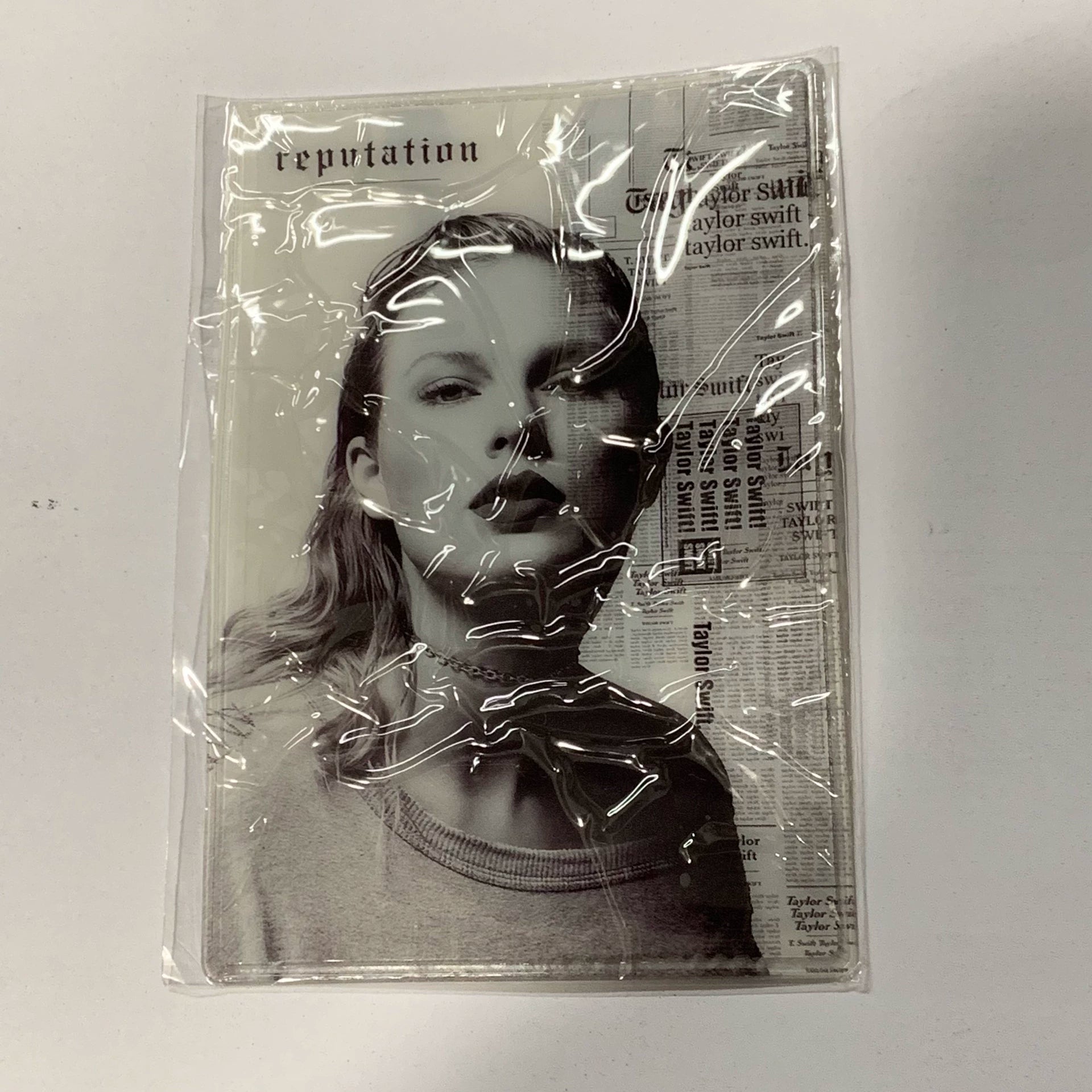 Taylor Swift – Reputation Official Preorder Card Holder Set of 3 — product detail 4