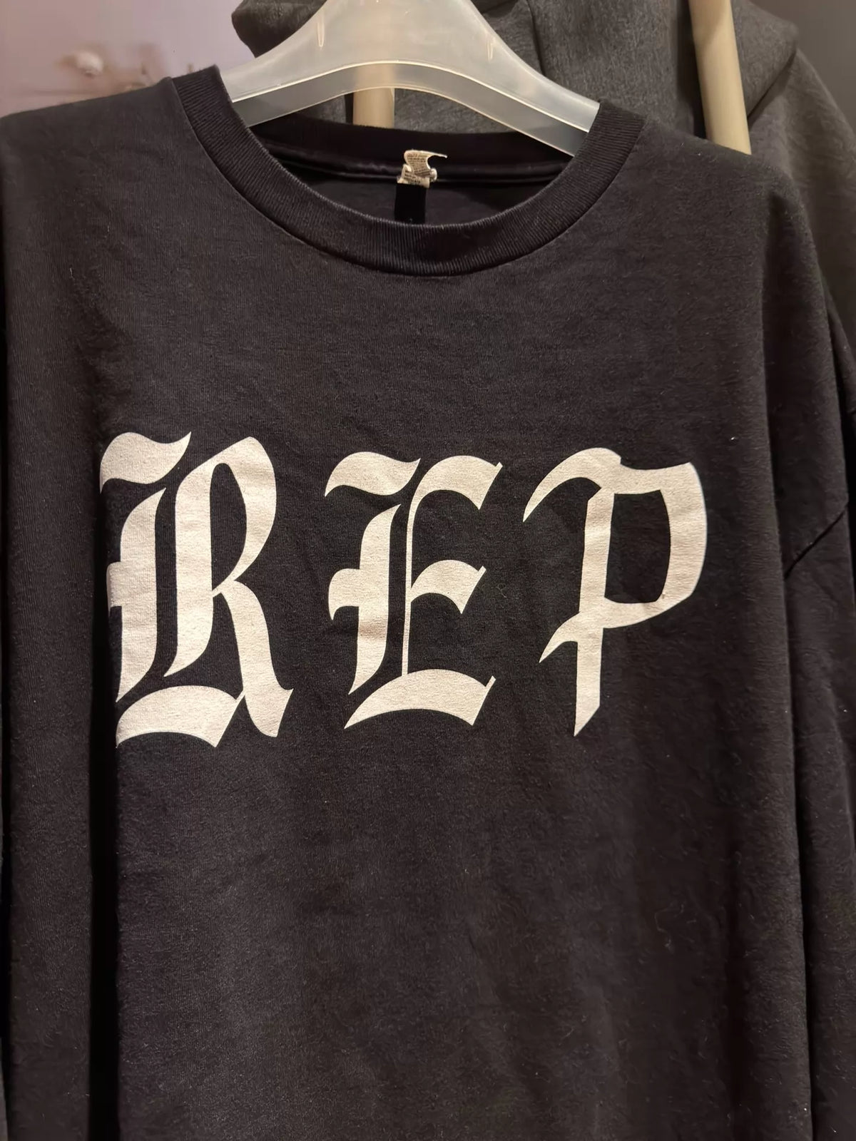 Taylor Swift – Reputation Stadium Tour Long-Sleeve T-Shirt – Size XL — product detail 2