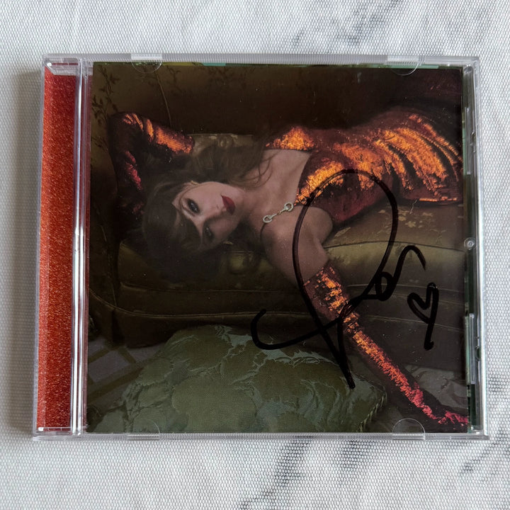 Taylor Swift – The Life of a Showgirl – CD with Signed Photo & Separate Heart